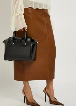 Antigona glossed leather top handle bag