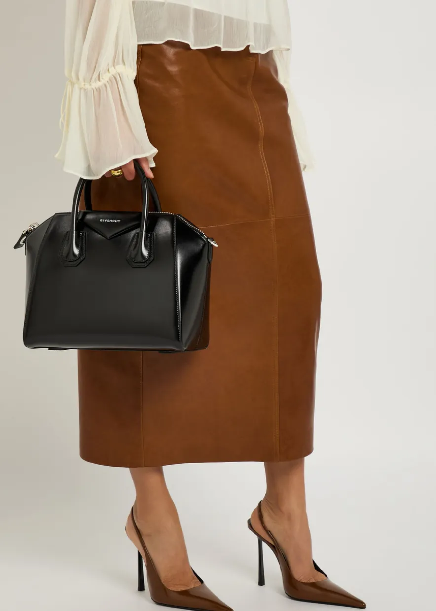 Antigona glossed leather top handle bag