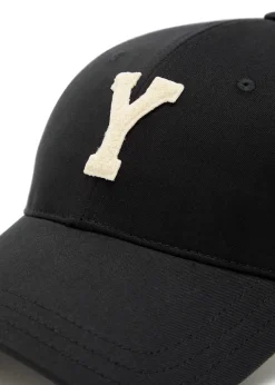 Appliquéd cotton cap