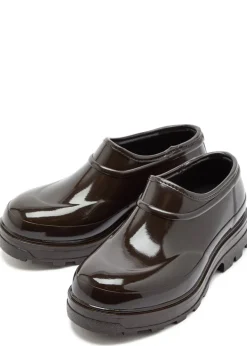 Beth glossed rubber boots