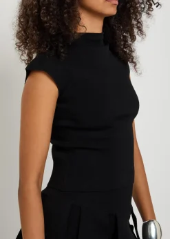 Cap-sleeve close-knit top
