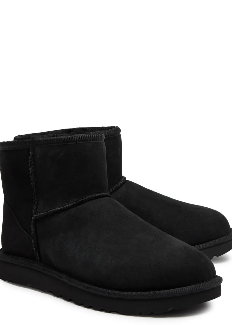 Classic Mini II suede boots