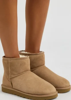 Classic Mini II suede boots