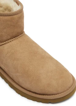 Classic Mini II suede boots