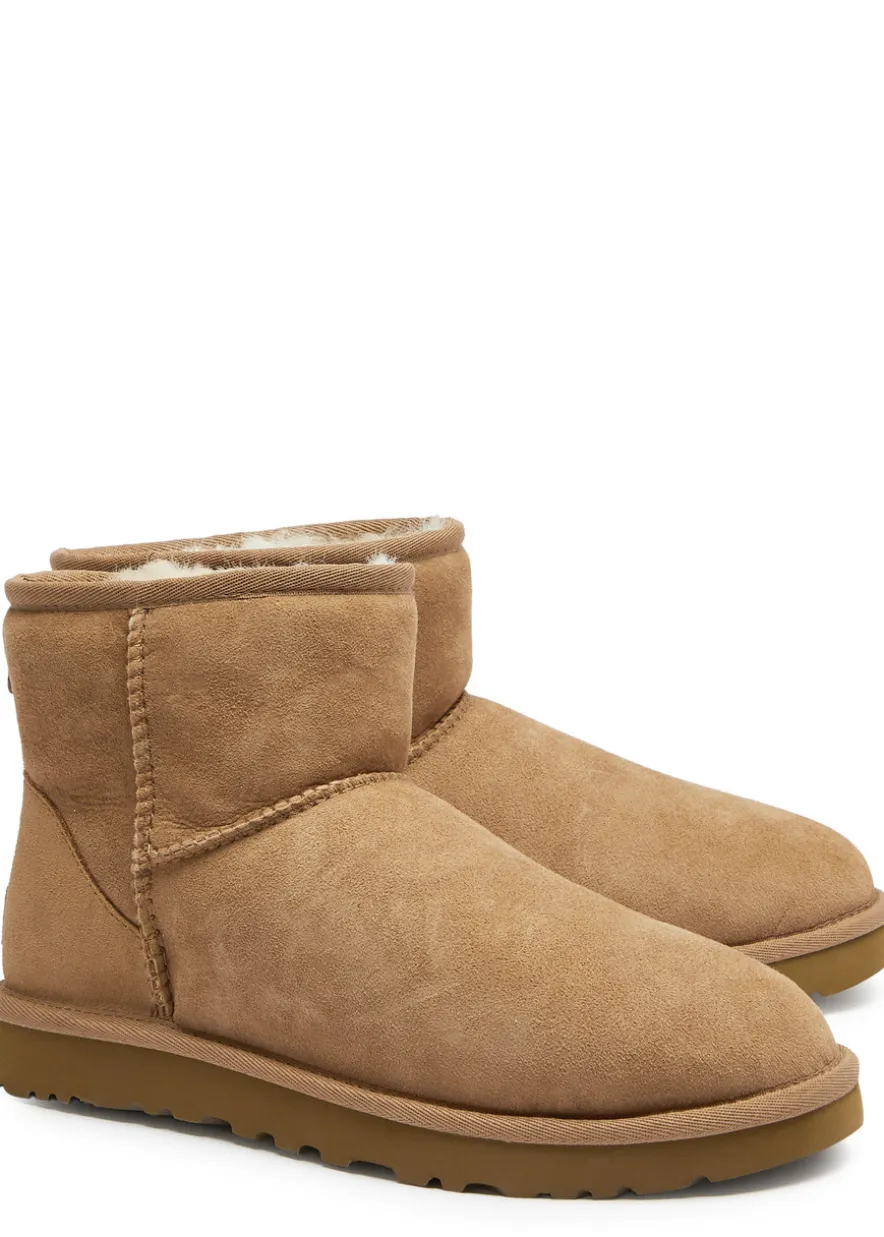 Classic Mini II suede boots
