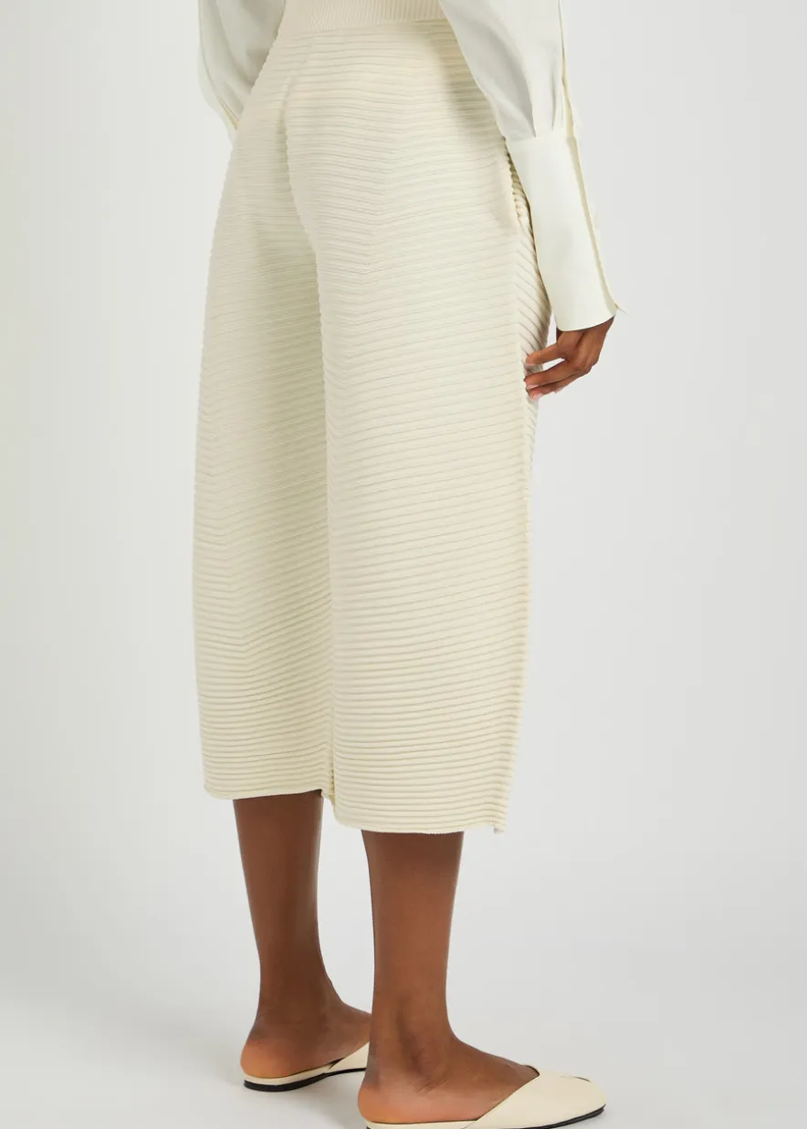 Corrugated cropped ribbed-knit trousers