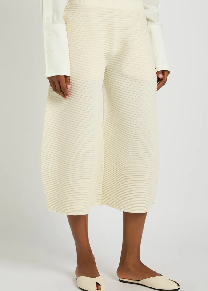 Corrugated cropped ribbed-knit trousers