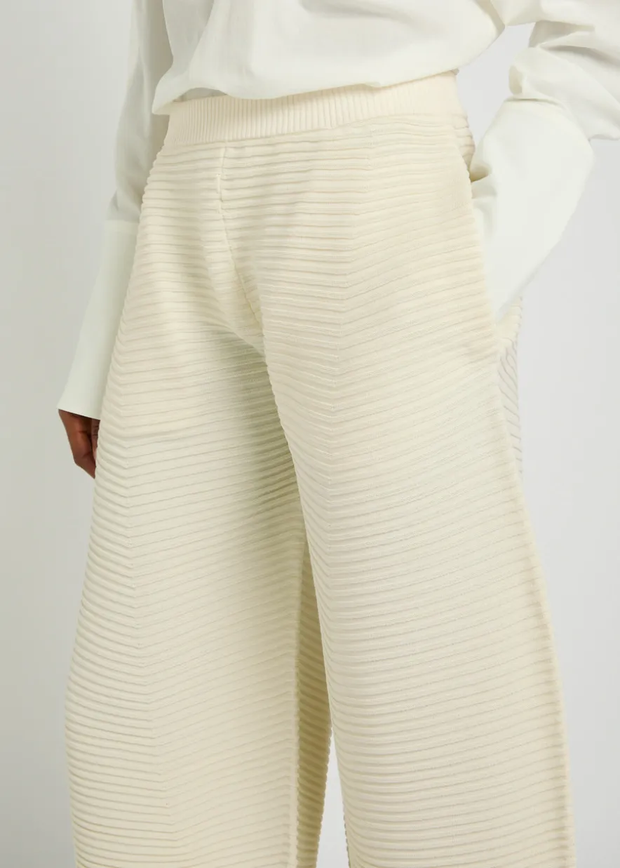Corrugated cropped ribbed-knit trousers