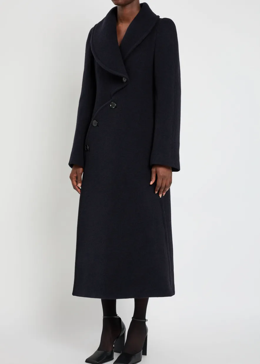Curved wool coat
