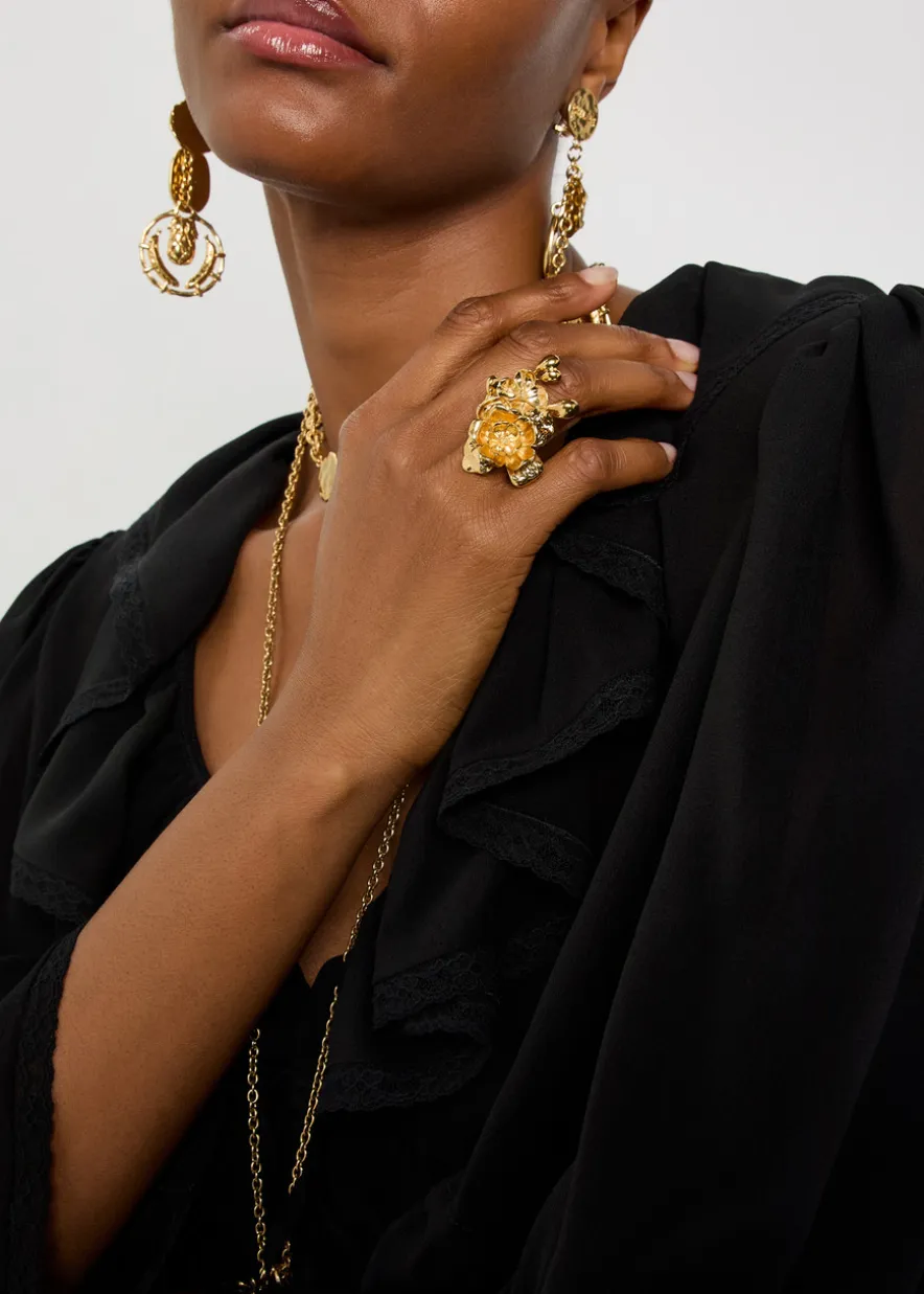 Floral sculpted ring