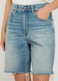 Frayed denim shorts