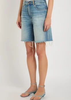 Frayed denim shorts