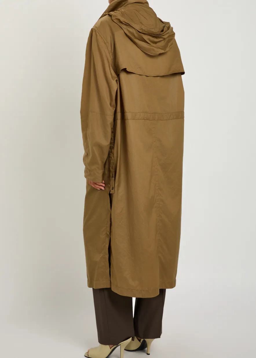 Hooded water-repellent nylon raincoat