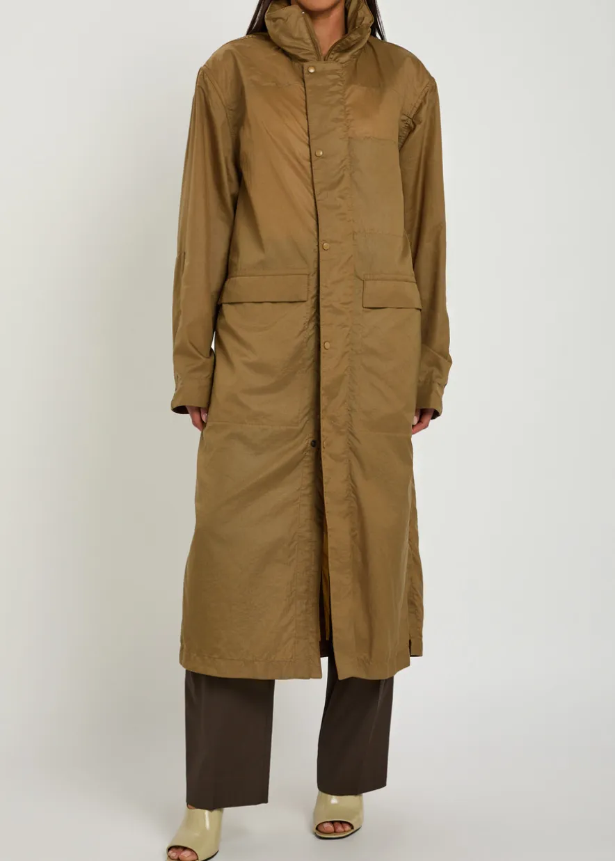 Hooded water-repellent nylon raincoat