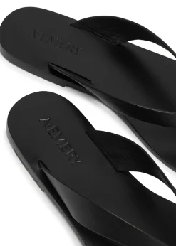 Kinto leather flip flops