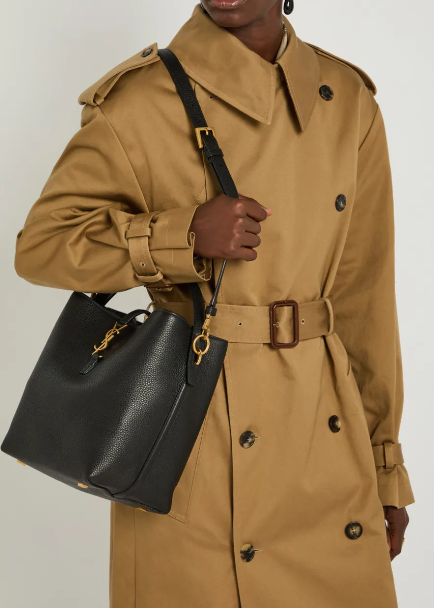 Le 37 grained leather bucket bag