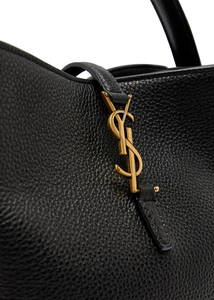 Le 37 grained leather bucket bag