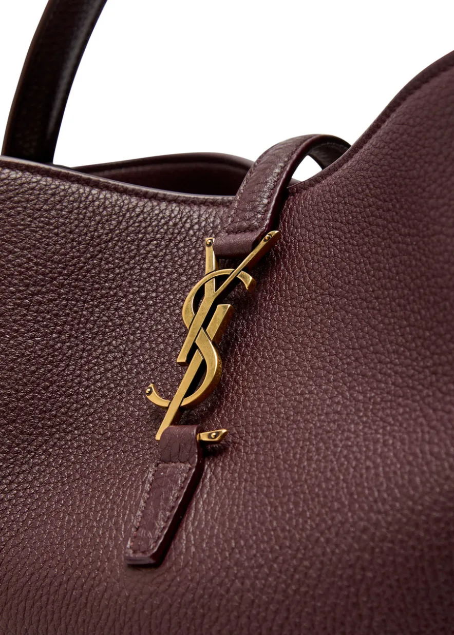Le 37 grained leather bucket bag