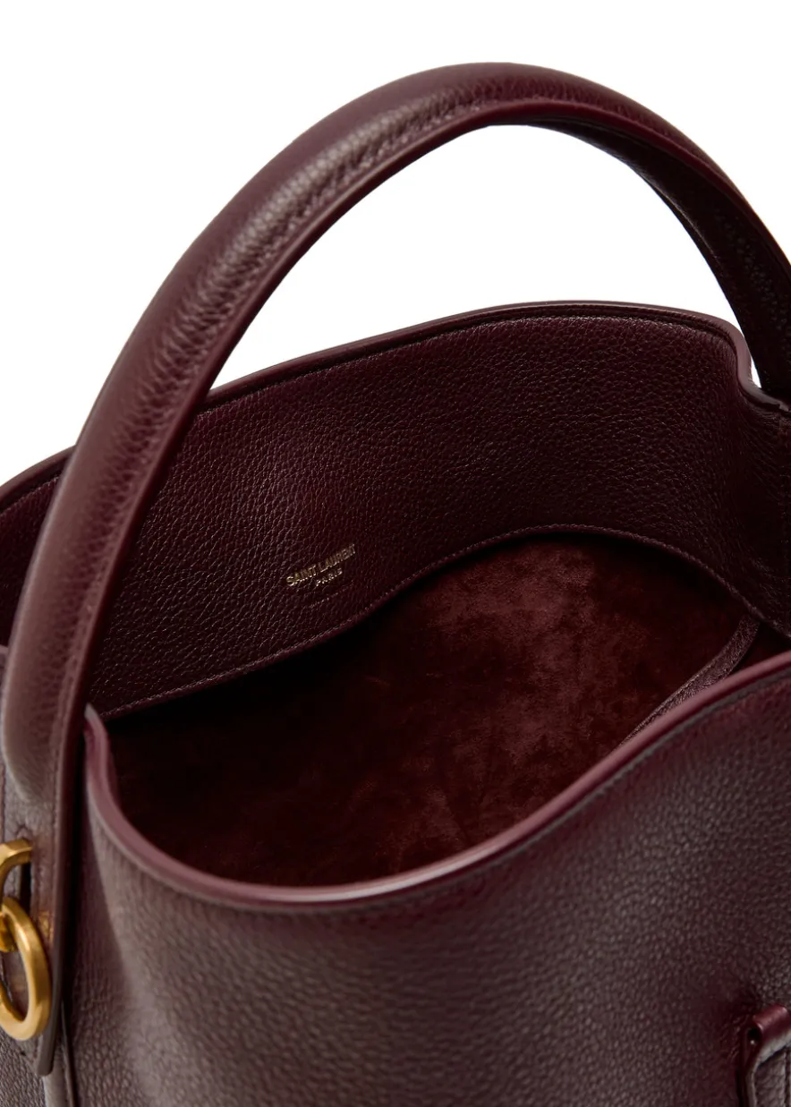 Le 37 grained leather bucket bag