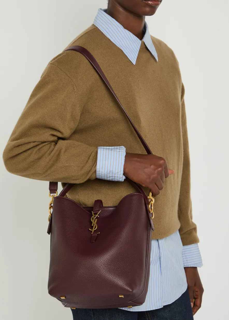 Le 37 grained leather bucket bag