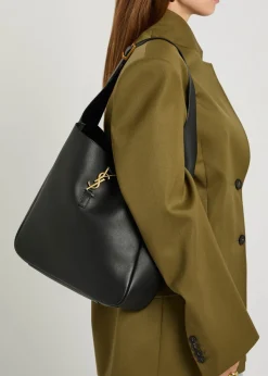 Le 5 à 7 large grained leather shoulder bag