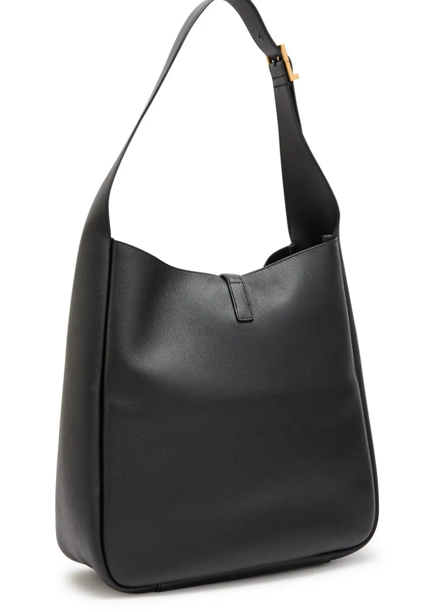 Le 5 à 7 large grained leather shoulder bag