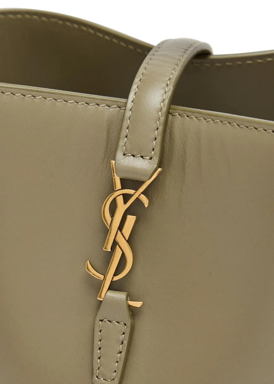 Le 37 mini leather bucket bag