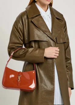 Le 5 à 7 patent leather shoulder bag