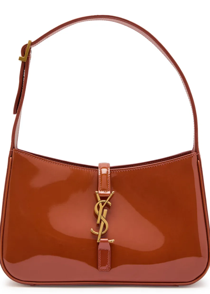 Le 5 à 7 patent leather shoulder bag