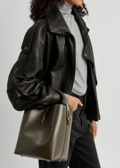 Le 37 small leather bucket bag