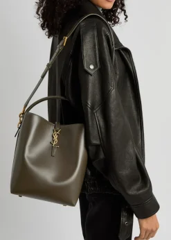 Le 37 small leather bucket bag