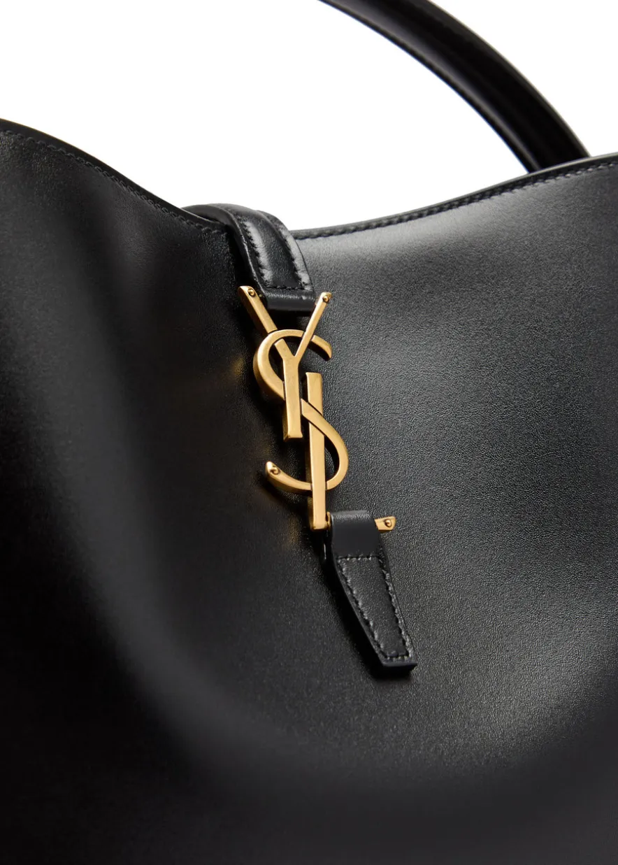 Le 37 small leather bucket bag