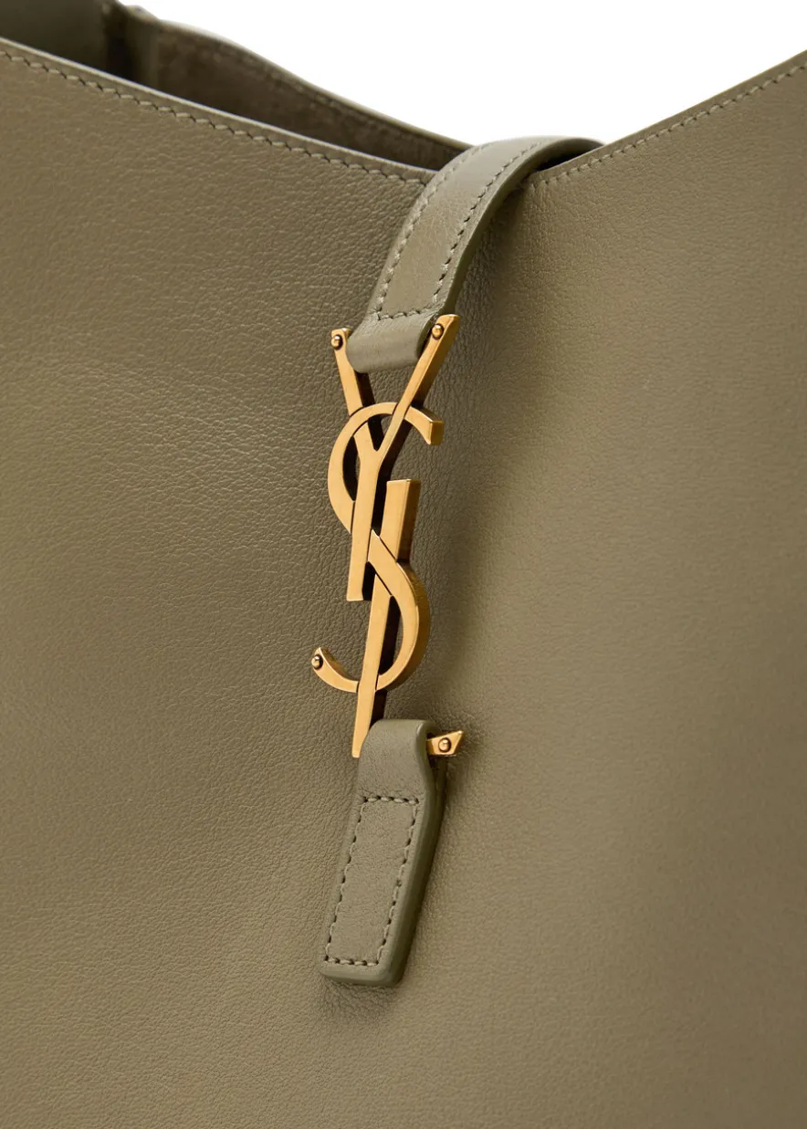 Le 5 à 7 small leather hobo bag