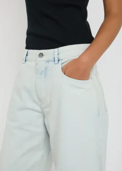 Low Round barrel-leg jeans