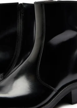 Patent leather Chelsea boots