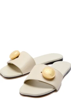 Pebble logo leather sliders