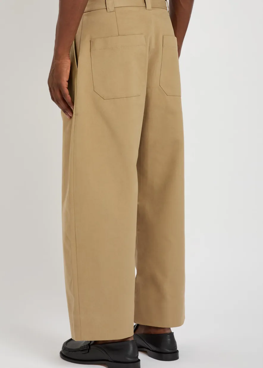 Pleated wide-leg trousers