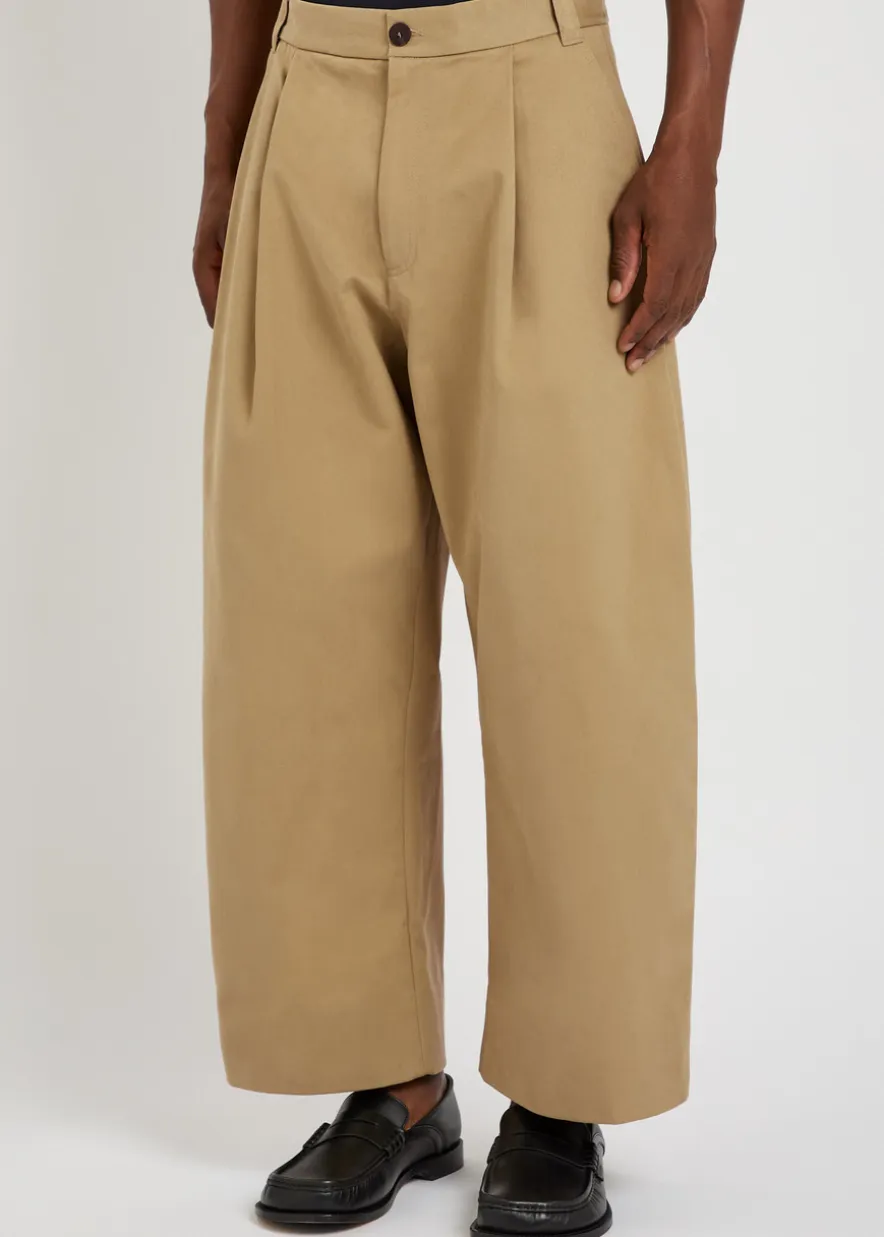 Pleated wide-leg trousers