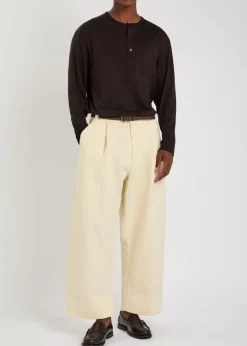 Pleated wide-leg trousers