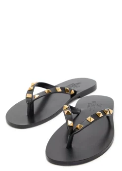 Rockstud thong leather sandals