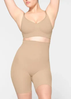 Seamless sculpt mid-thigh shorts