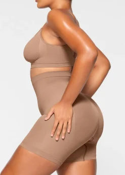 Seamless sculpt mid-thigh shorts