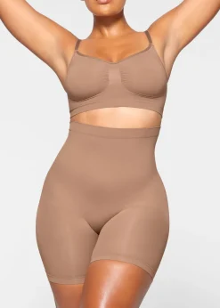Seamless sculpt mid-thigh shorts