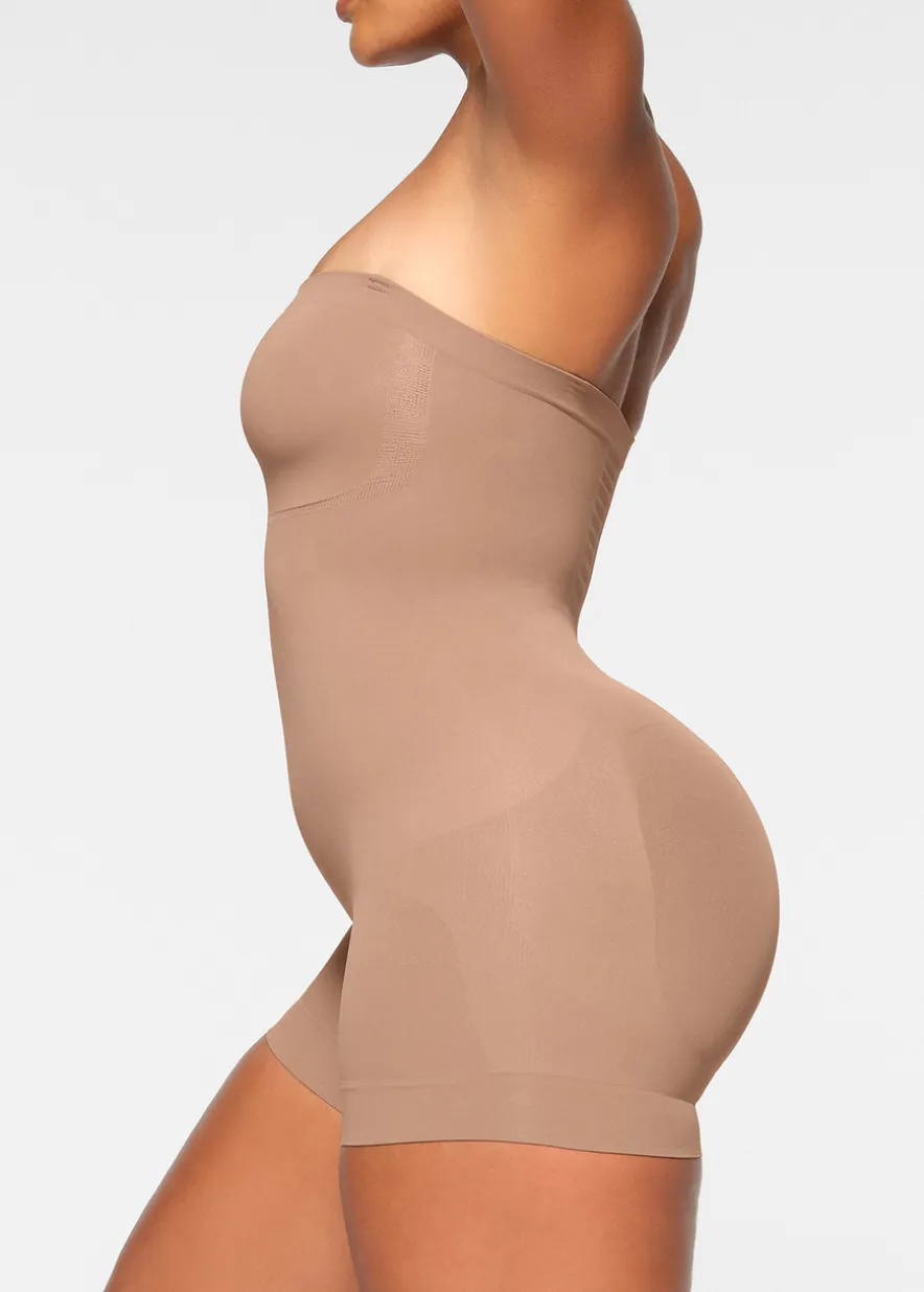 Seamless sculpt strapless shortie body