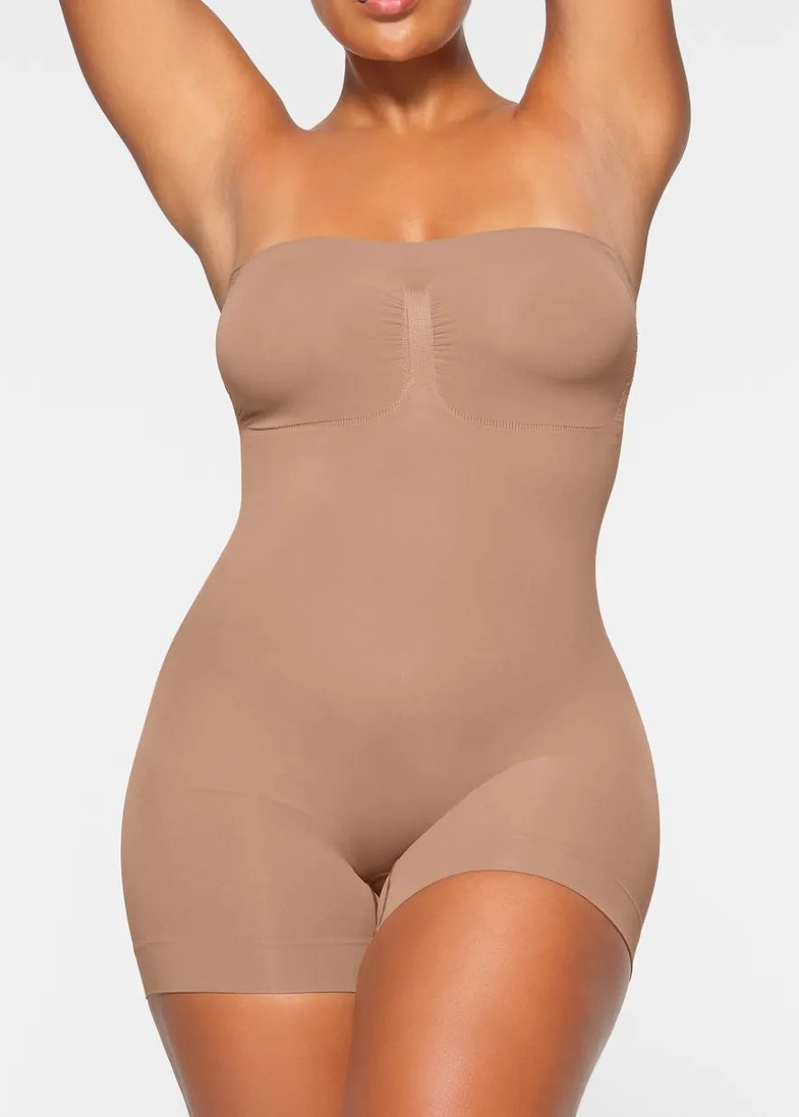Seamless sculpt strapless shortie body
