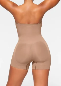 Seamless sculpt strapless shortie body