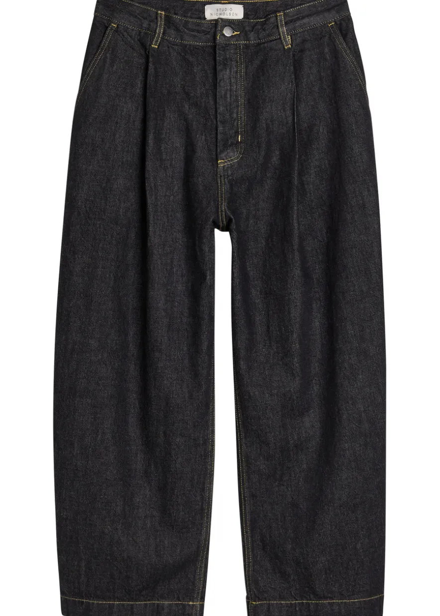 Single pleat wide-leg jeans