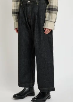 Single pleat wide-leg jeans