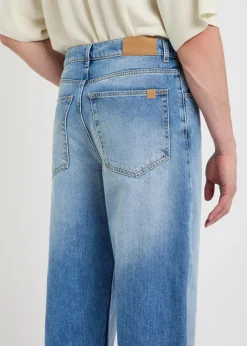 Straight-leg denim jeans