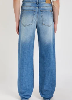 Straight-leg denim jeans